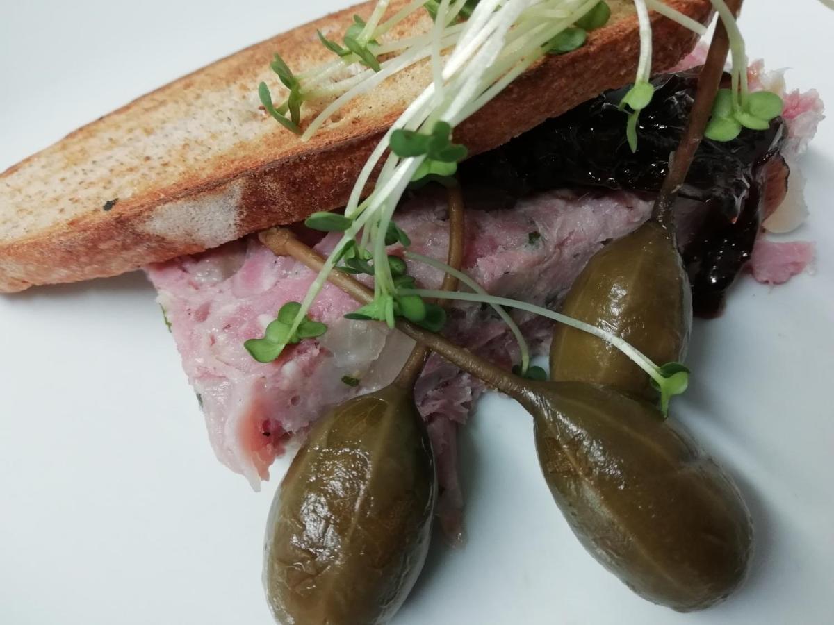 Masons Arms 호텔 Montacute 외부 사진