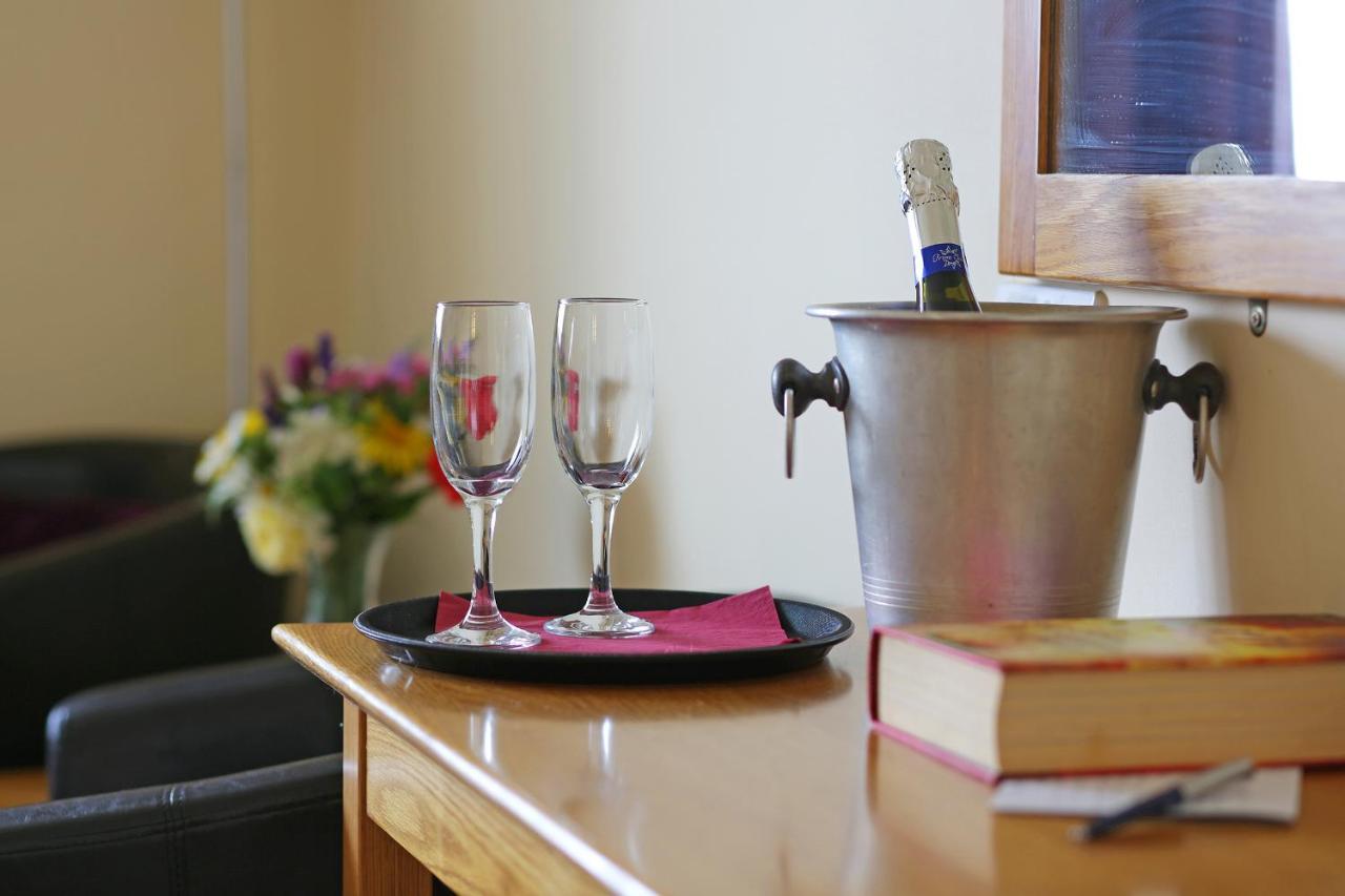 Masons Arms 호텔 Montacute 외부 사진